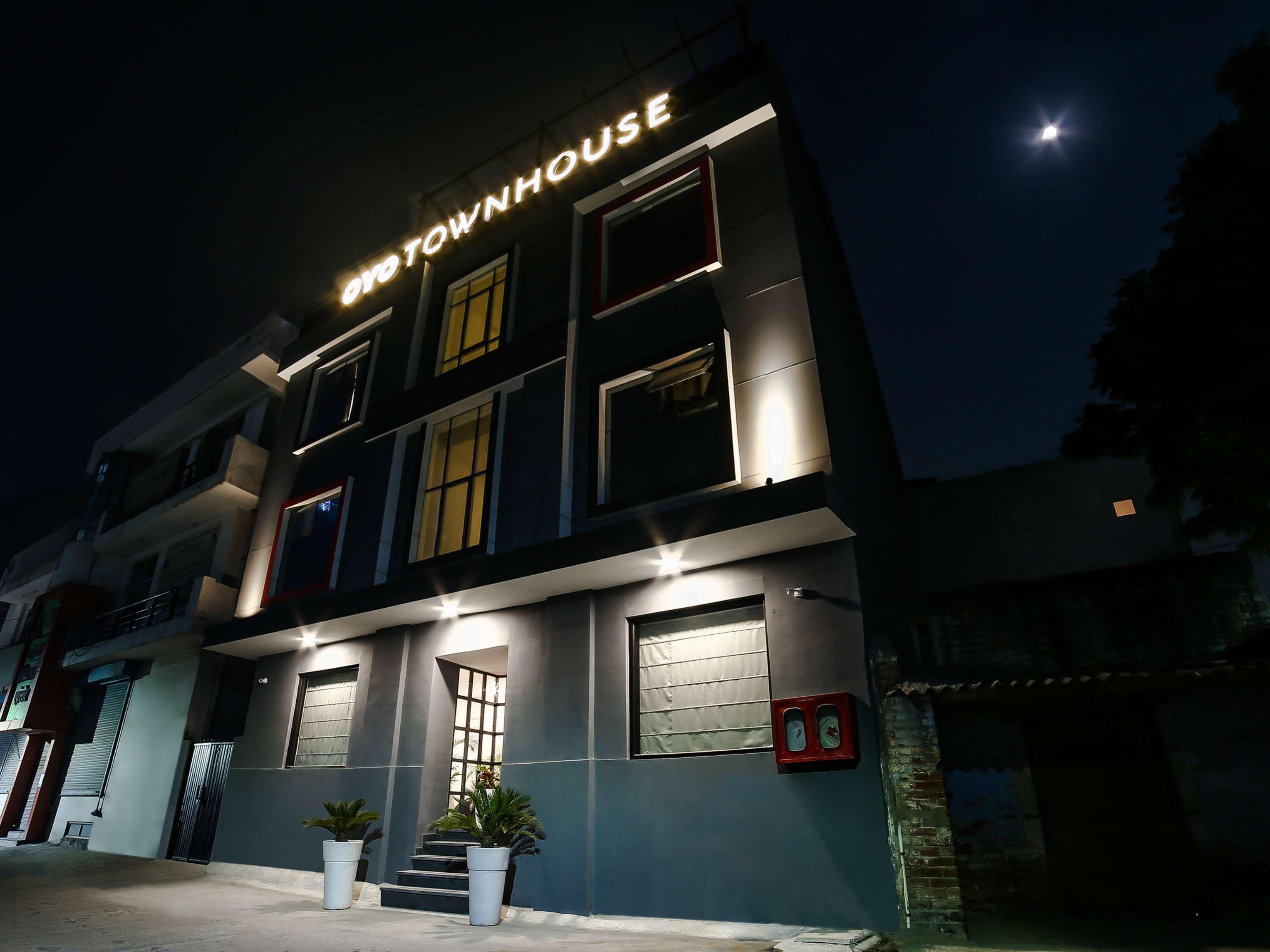 Collection O Townhouse 069 Hotel Гургаон Екстериор снимка