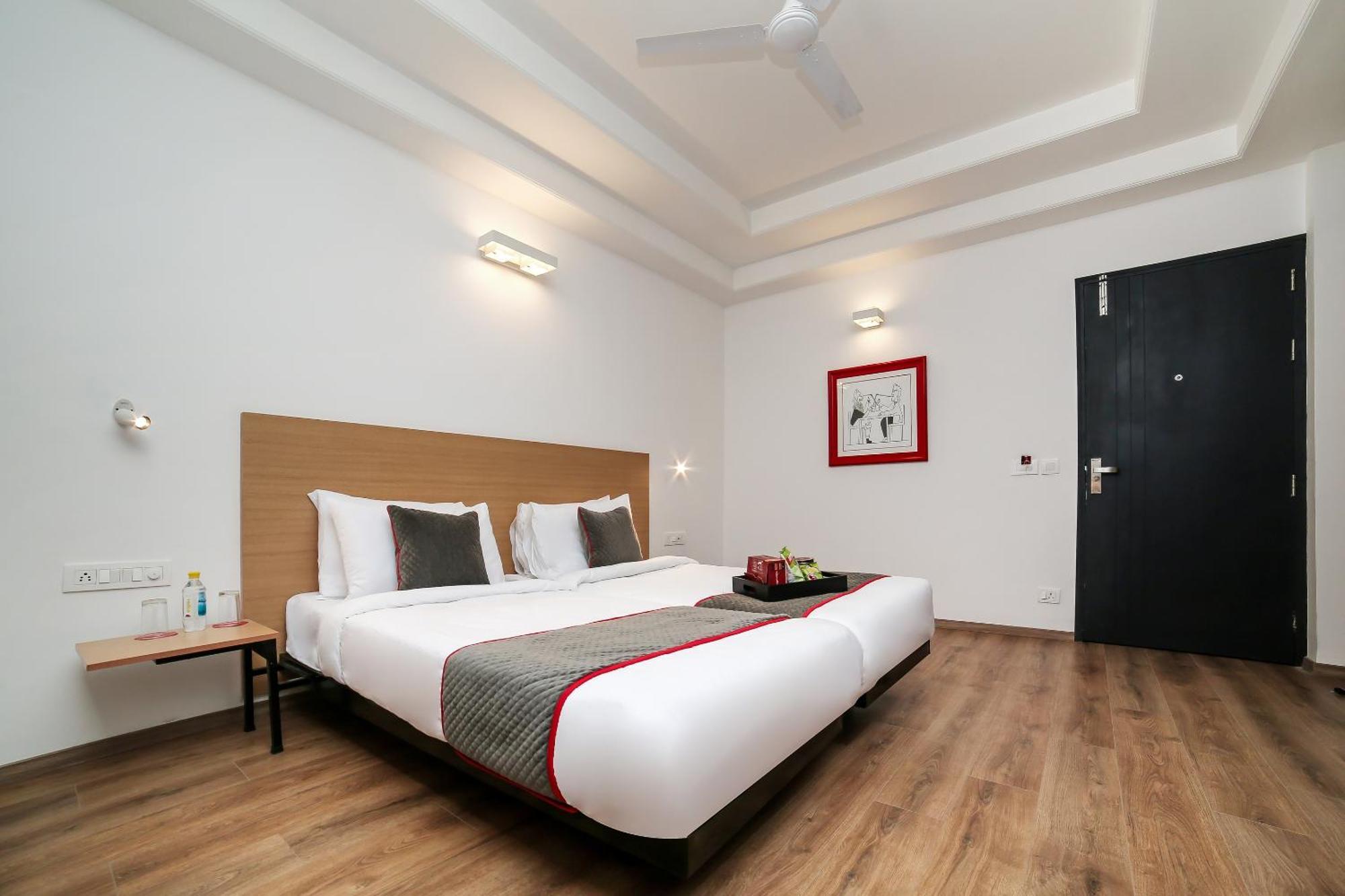 Collection O Townhouse 069 Hotel Гургаон Екстериор снимка