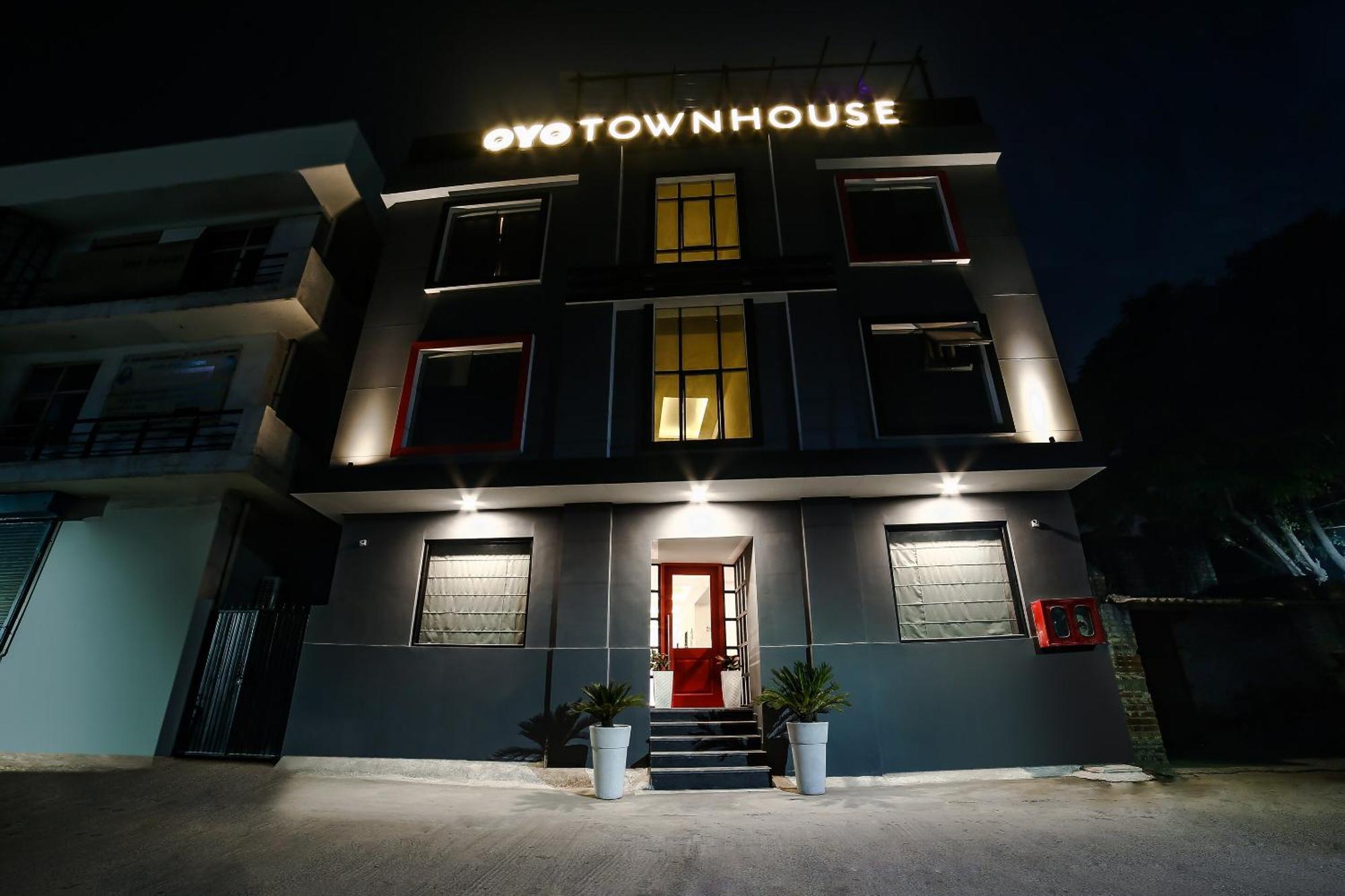 Collection O Townhouse 069 Hotel Гургаон Екстериор снимка