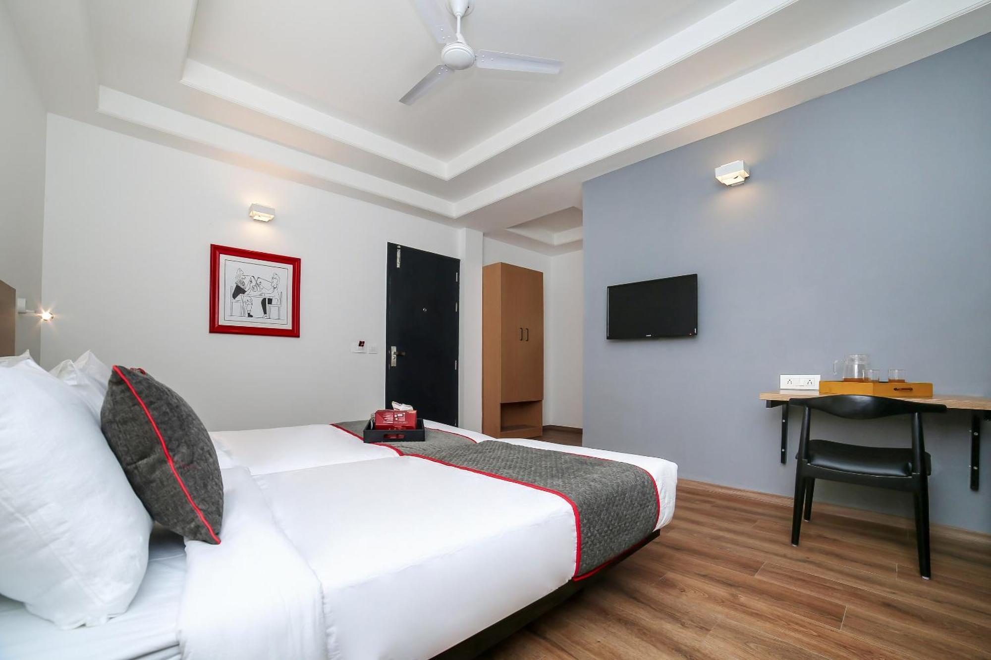 Collection O Townhouse 069 Hotel Гургаон Екстериор снимка